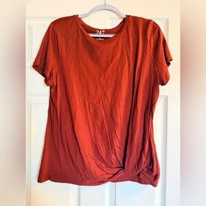 24/7 Maurice’s Women's Short Sleeve Twist Hem Tee - Rust